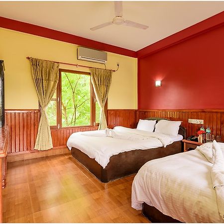 Hotel Nature Heritage Chitwan Exterior foto