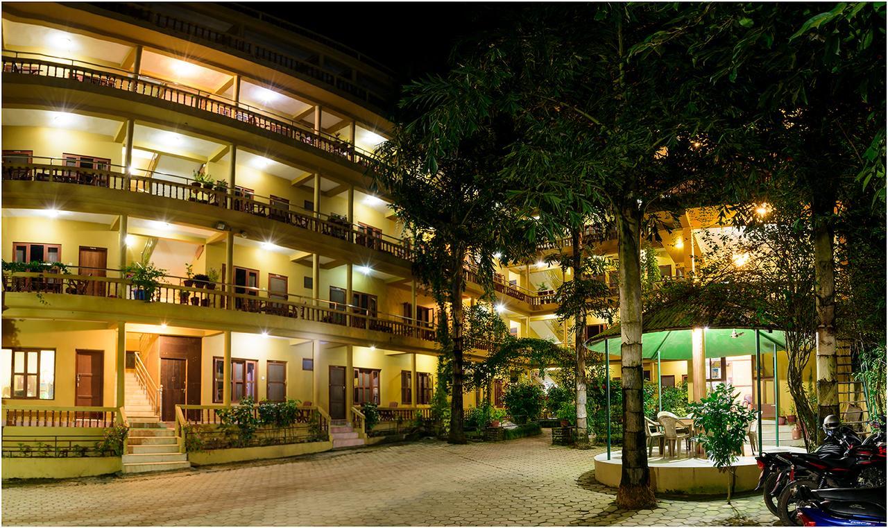 Hotel Nature Heritage Chitwan Exterior foto